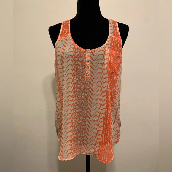 G BY GUESS Print Semi-Sheer Sleeveless Blouse in Coral - Picture 3 of 10